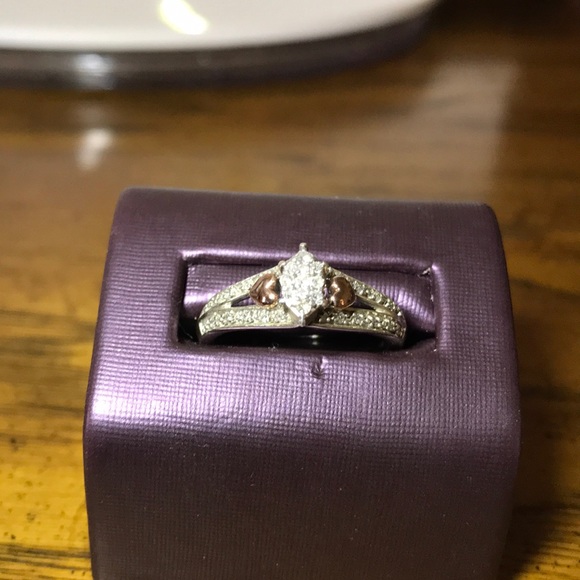 Absolutely beautiful 10k and sterling diamond ring - Picture 6 of 9